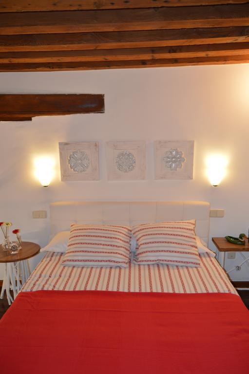 Apartamentos Nuncio Viejo Toledo Zimmer foto