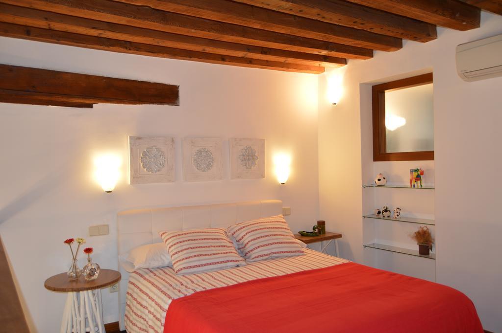 Apartamentos Nuncio Viejo Toledo Zimmer foto
